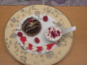 Schokomousse-Kuppel mit Himbeerspiegel und Sauerrahmeis - Rezept - Bild Nr. 2
