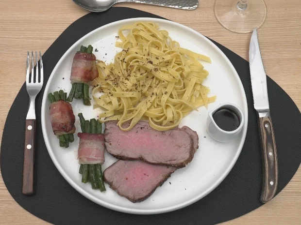 Roastbeef mit Trüffel Tagliatelle und Speckbohnen - Rezept - Bild Nr. 2