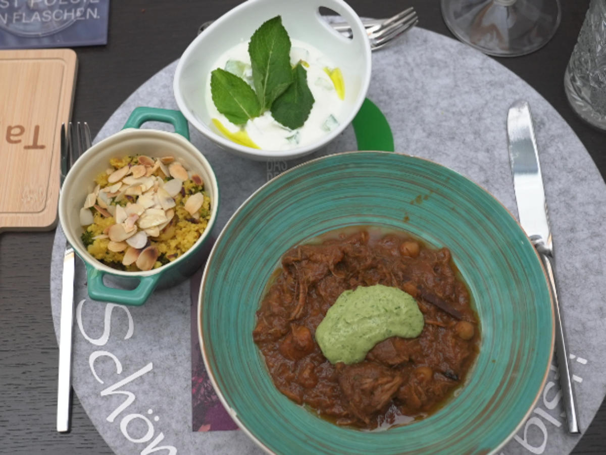 Lammeintopf in der Tajine mit Couscous und Sauerrahm-Gurkensalat - Rezept - Bild Nr. 17466