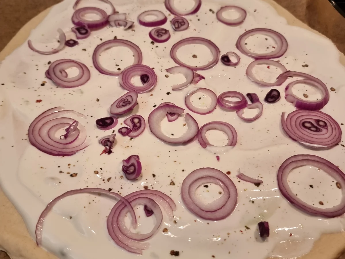 Flammkuchen mit Rinder-Carpaccio - Rezept - Bild Nr. 17476