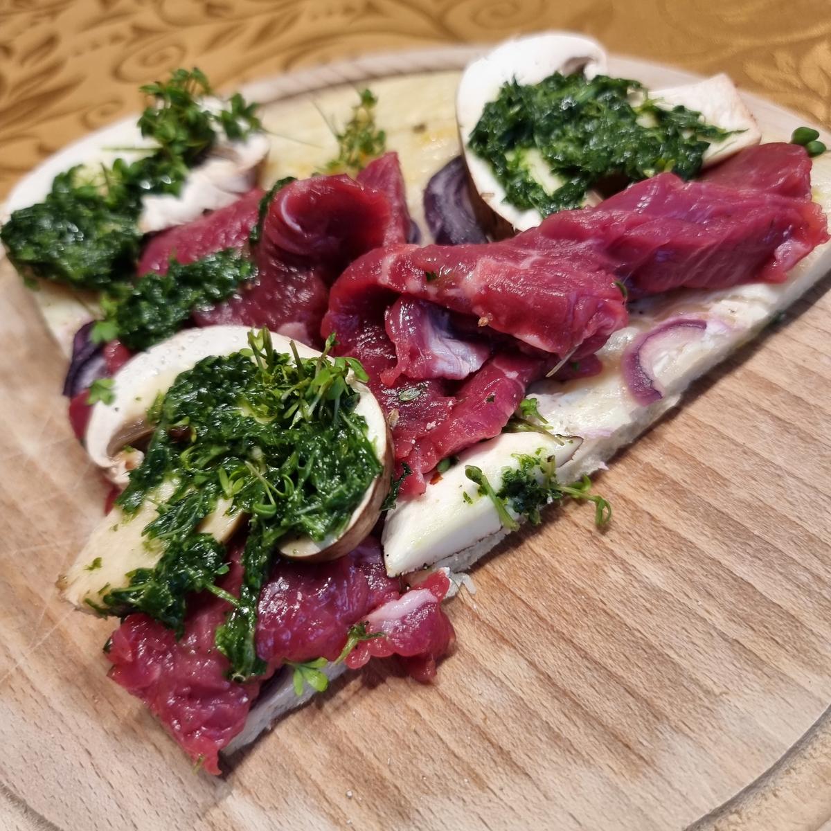 Flammkuchen mit Rinder-Carpaccio - Rezept - Bild Nr. 17484