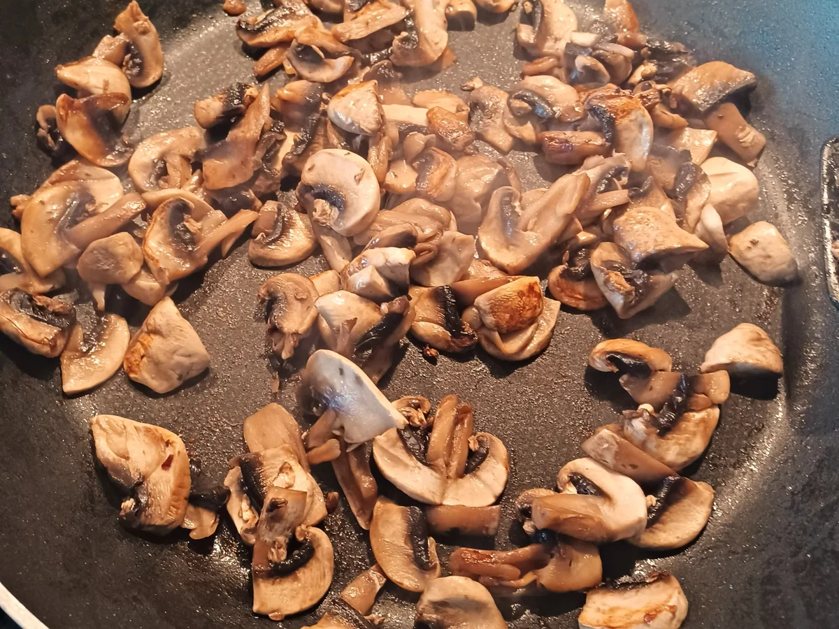 Kartoffelauflauf mit Schweinerücken , Champignons und Zwiebeln - Rezept - Bild Nr. 17469