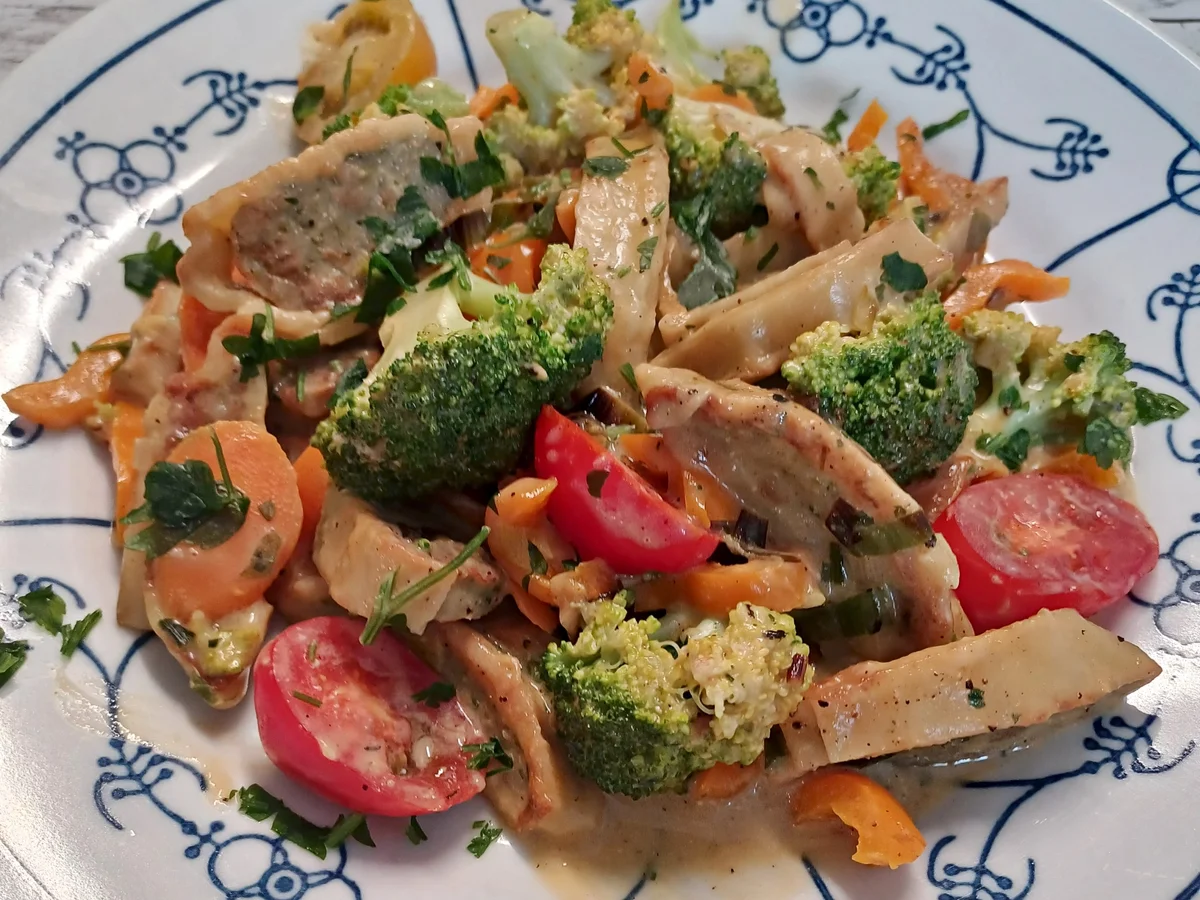 Maultaschenpfanne mit viel Gemüse - Rezept - Bild Nr. 17467