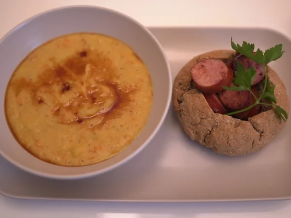 Rezept: Schlesische Erbsensuppe mit Krakauerwurst im Brotlaib Bild Nr. 17467 Schlesische Erbsensuppe mit Krakauerwurst im Brotlaib - Rezept - Bild Nr. 17467