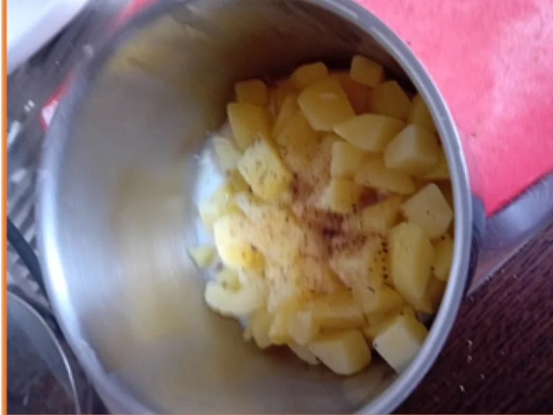 Überbackenes Seelachsfilet mit Tomaten-Mandel-Auflage, Erbsen und Kartoffelstampf - Rezept - Bild Nr. 7