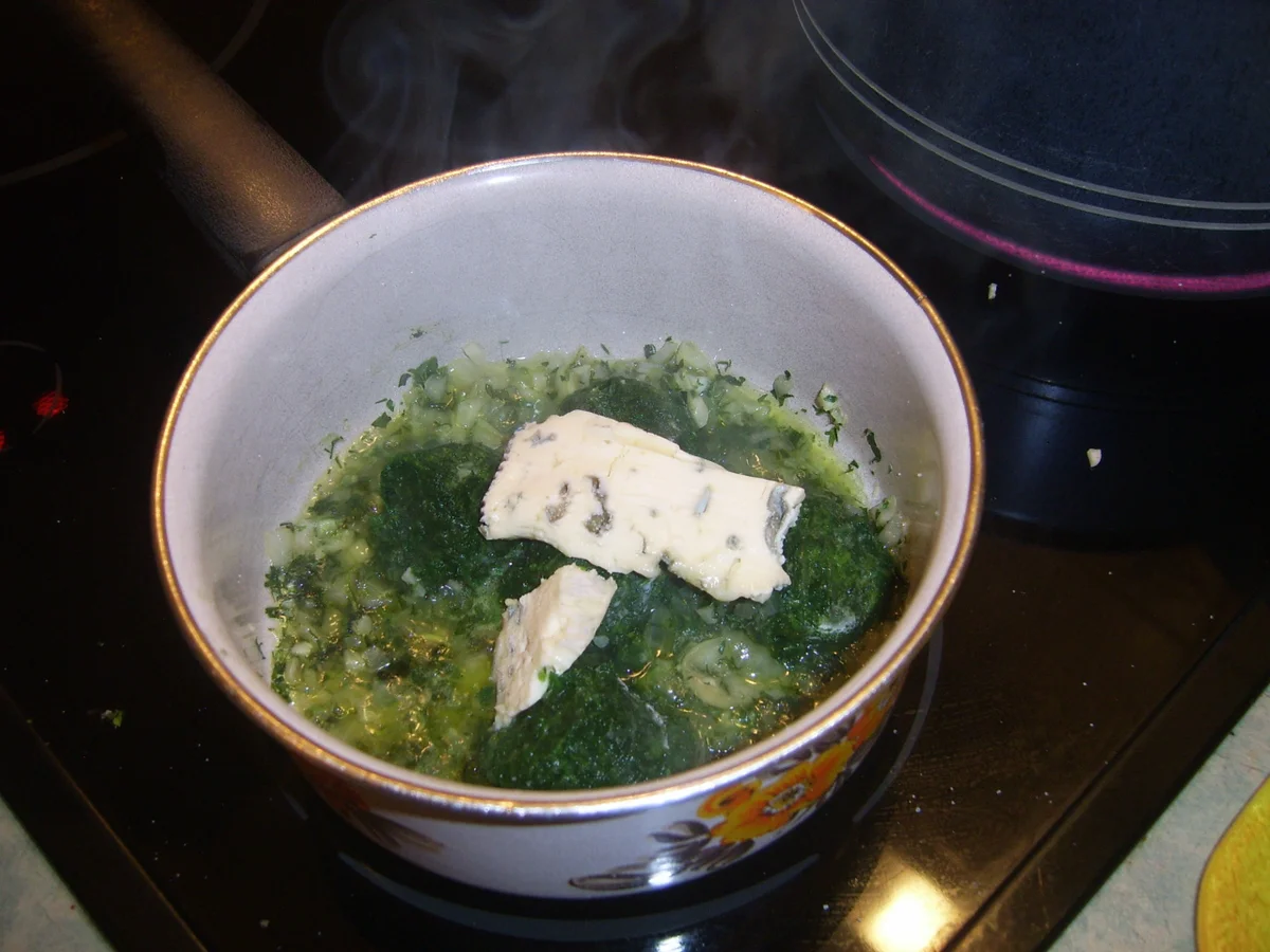 Spagetti mit Spinat-Saint Agur Béchamelsauce - Rezept - Bild Nr. 17483