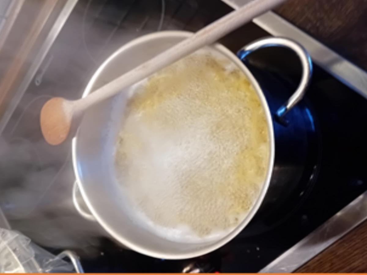 Hühnersuppe mit schwäbischen Nudeln, Möhren und Eierstich - Rezept - Bild Nr. 4
