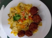 Rinderhackfleischbällchen mit Curry-Reis-Gemüsemix im Wok - Rezept - Bild Nr. 17478