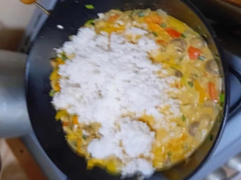 Rinderhackfleischbällchen mit Curry-Reis-Gemüsemix im Wok - Rezept - Bild Nr. 17489