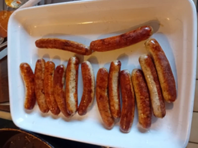 Nürnberger Rostbratwürstchen mit Röstzwiebeln, pikanten Sauerkraut und Kartoffelstampf - Rezept - Bild Nr. 17481