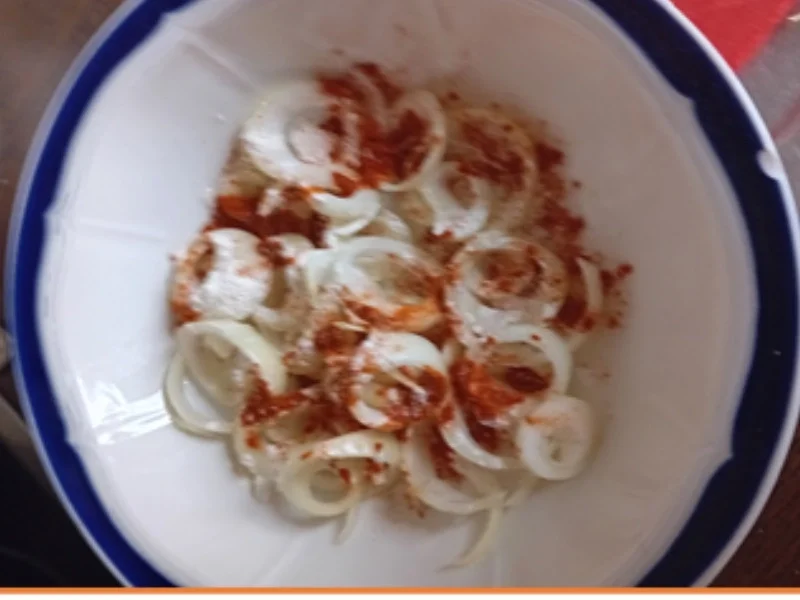 Nürnberger Rostbratwürstchen mit Röstzwiebeln, pikanten Sauerkraut und Kartoffelstampf - Rezept - Bild Nr. 17483