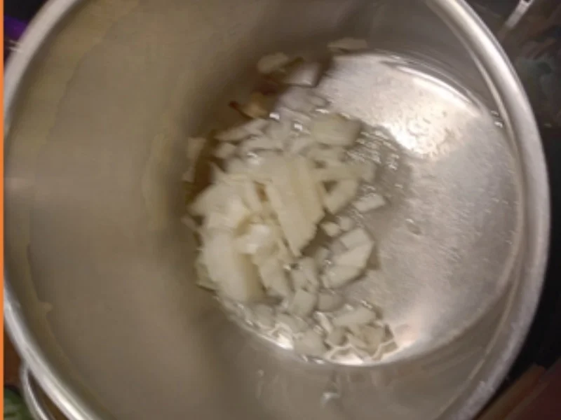 Nürnberger Rostbratwürstchen mit Röstzwiebeln, pikanten Sauerkraut und Kartoffelstampf - Rezept - Bild Nr. 17487