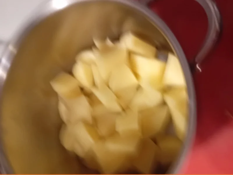 Nürnberger Rostbratwürstchen mit Röstzwiebeln, pikanten Sauerkraut und Kartoffelstampf - Rezept - Bild Nr. 17490