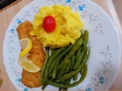 Panierte Kabeljaufilets mit Butter-Buschbohnen und Sellerie-Kartoffelstampf - Rezept - Bild Nr. 2