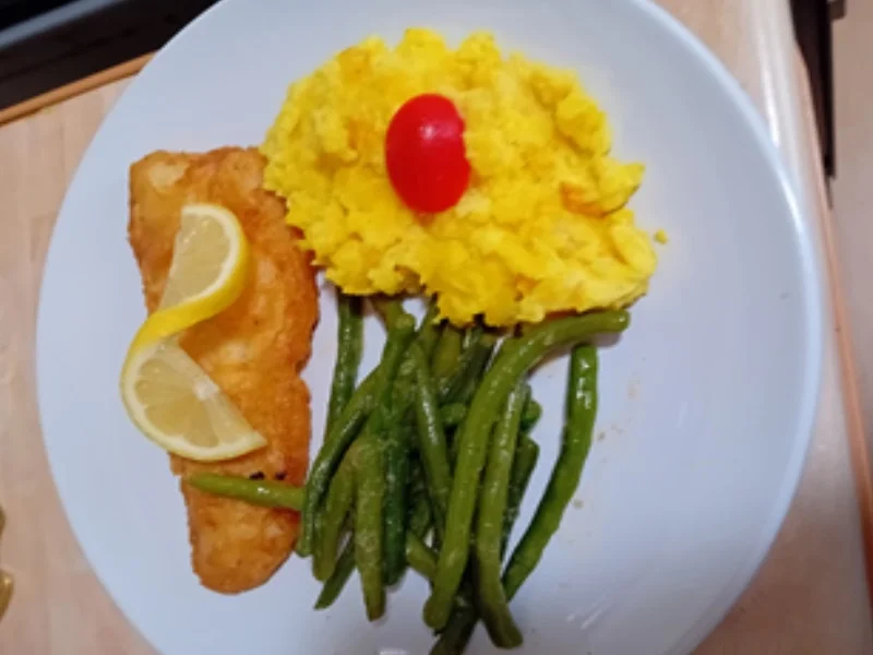 Panierte Kabeljaufilets mit Butter-Buschbohnen und Sellerie-Kartoffelstampf - Rezept - Bild Nr. 6