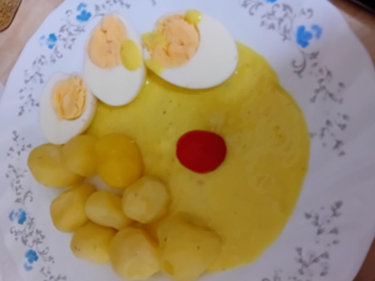 Gekochte Eier in Sahne-Senf-Sauce mit Min-Pellkartoffeln und Chinakohl-Salat - Rezept - Bild Nr. 2