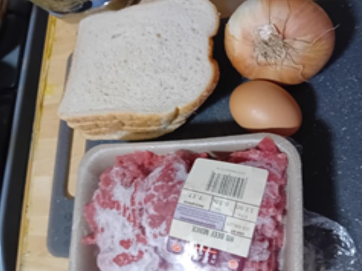 Rinderhackfleisch-Buletten mit würziger Rahmsauce, Blumenkohl und Drillingen - Rezept - Bild Nr. 17479