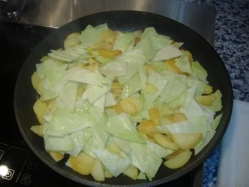 Rezept: Gröstl mit Bratwurst,Bohnen und Weisskohl Gröstl mit Bratwurst,Bohnen und Weisskohl - Rezept