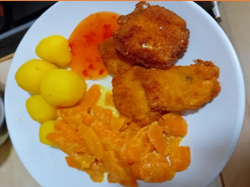 Rezept: Mini-Hähnchenbrustfilet-Schnitzel mit Sahne-Honig-Möhren und Drillingen Bild Nr. 2 Mini-Hähnchenbrustfilet-Schnitzel mit Sahne-Honig-Möhren und Drillingen - Rezept - Bild Nr. 2