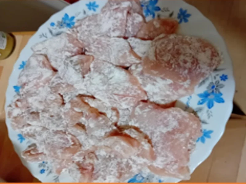 Rezept: Mini-Hähnchenbrustfilet-Schnitzel mit Sahne-Honig-Möhren und Drillingen Bild Nr. 5 Mini-Hähnchenbrustfilet-Schnitzel mit Sahne-Honig-Möhren und Drillingen - Rezept - Bild Nr. 5