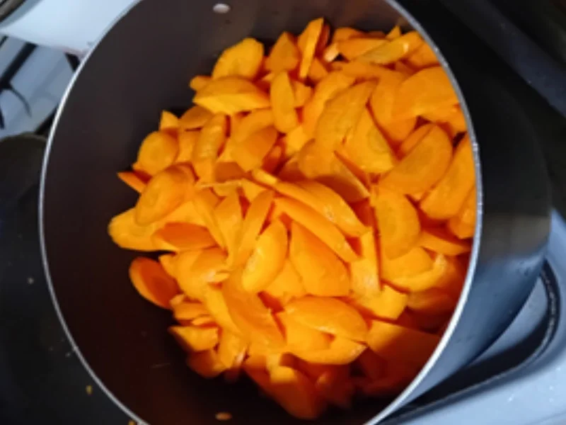 Rezept: Mini-Hähnchenbrustfilet-Schnitzel mit Sahne-Honig-Möhren und Drillingen Bild Nr. 10 Mini-Hähnchenbrustfilet-Schnitzel mit Sahne-Honig-Möhren und Drillingen - Rezept - Bild Nr. 10