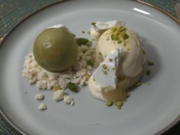 Schokoladenmousse mit Pistazie, Sahne, Limette und Baiser - Rezept - Bild Nr. 17491