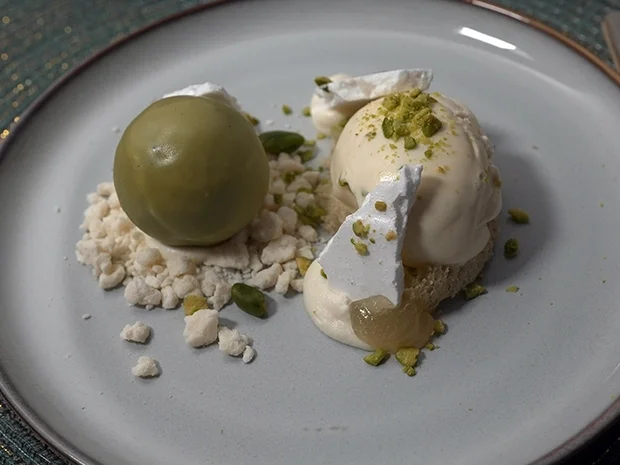 Rezept: Schokoladenmousse mit Pistazie, Sahne, Limette und Baiser Bild Nr. 17492 Schokoladenmousse mit Pistazie, Sahne, Limette und Baiser - Rezept - Bild Nr. 17492