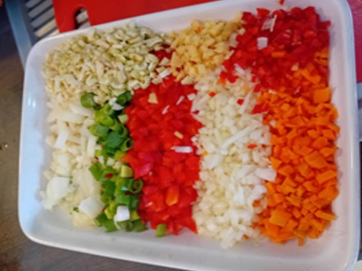 Sichuan Suppeneintopf mit Hackfleisch, Gemüsemix, Glasnudeln und Ei - Rezept - Bild Nr. 7