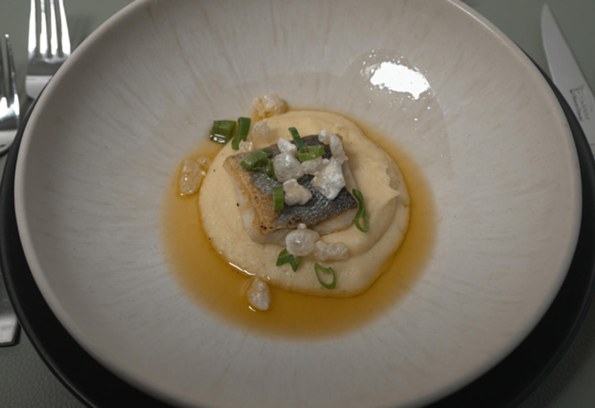 Loup de Mer mit Selleriepüree und Nussbutter - Rezept - Bild Nr. 2