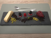 Rosmarin-Vanille-Creme mit Schoko-Crumble, geeisten Beeren und Pistazie - Rezept - Bild Nr. 2