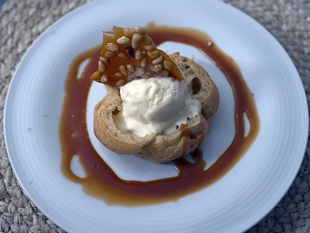 Crema-Catalana-Eis im Windbeutelnest - Rezept - Bild Nr. 4