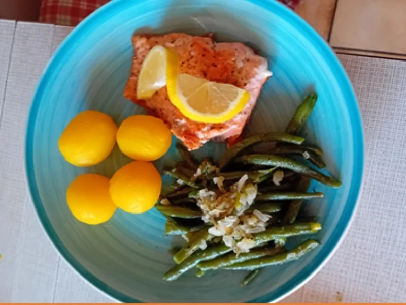 Lachsforellenfilet mit Butter-Zwiebel-Buschbohnen und Drillingen - Rezept - Bild Nr. 2