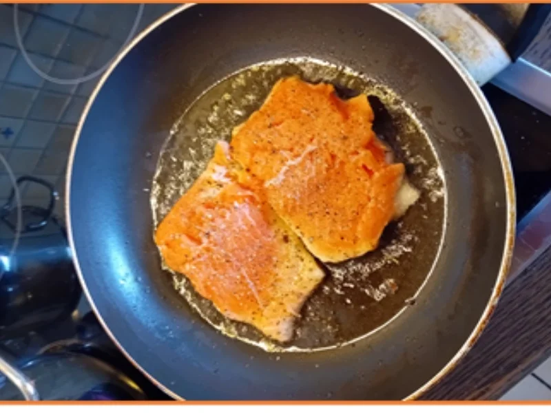 Lachsforellenfilet mit Butter-Zwiebel-Buschbohnen und Drillingen - Rezept - Bild Nr. 5