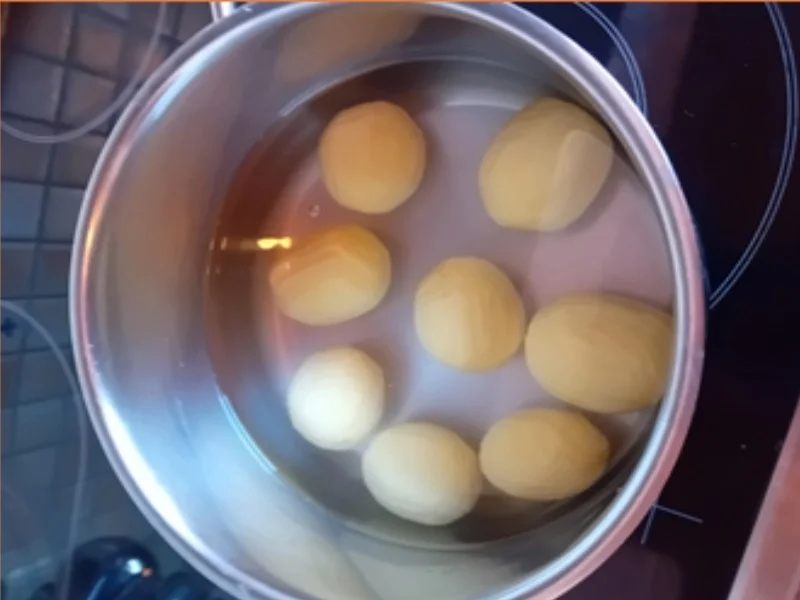 Lachsforellenfilet mit Butter-Zwiebel-Buschbohnen und Drillingen - Rezept - Bild Nr. 9