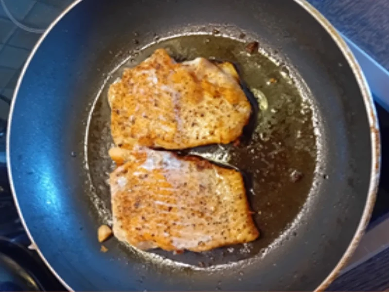 Lachsforellenfilet mit Butter-Zwiebel-Buschbohnen und Drillingen - Rezept - Bild Nr. 12