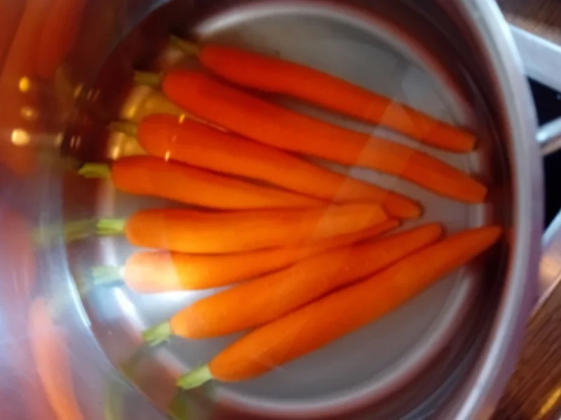 Steinpilzschnitzel mit Honig-Bundmöhren und Buttermilch-Kartoffelstampf - Rezept - Bild Nr. 8