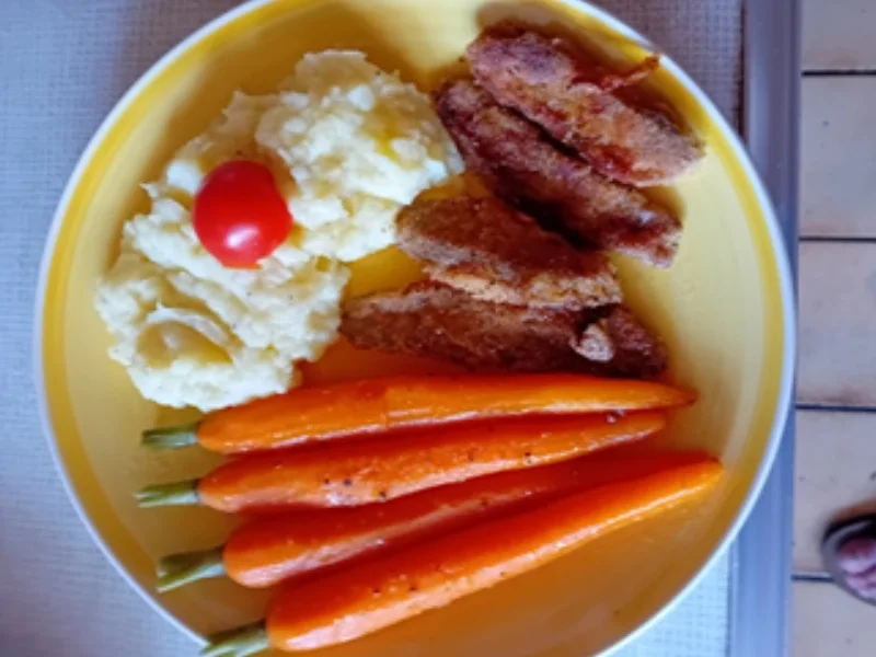 Steinpilzschnitzel mit Honig-Bundmöhren und Buttermilch-Kartoffelstampf - Rezept - Bild Nr. 11