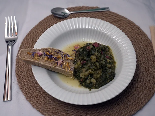 Rezept: Kalte grüne Suppe mit portugiesischem Maisbrot Bild Nr. 17492 Kalte grüne Suppe mit portugiesischem Maisbrot - Rezept - Bild Nr. 17492