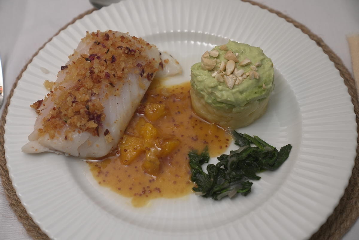 Skreifilet mit Kartoffel-Sellerie-Stampf und Avocado-Creme-Topping - Rezept - Bild Nr. 17501