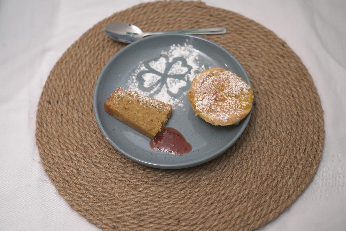 Pasteis de Nata und Tartar de Santiago - Rezept - Bild Nr. 17501