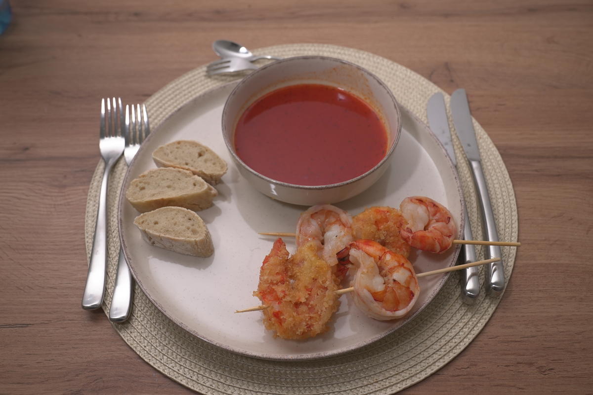 Zweierlei Garnelen mit Tomaten-Weißweinsud & Baguette - Rezept - Bild Nr. 17501