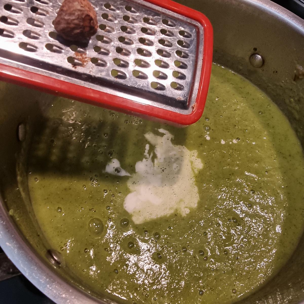 Brokkolicremesuppe mit Frischkäsenocken - Rezept - Bild Nr. 17512