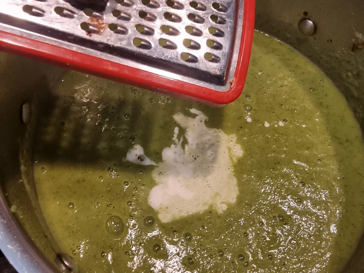 Rezept: Brokkolicremesuppe mit Frischkäsenocken Bild Nr. 17512 Brokkolicremesuppe mit Frischkäsenocken - Rezept - Bild Nr. 17512