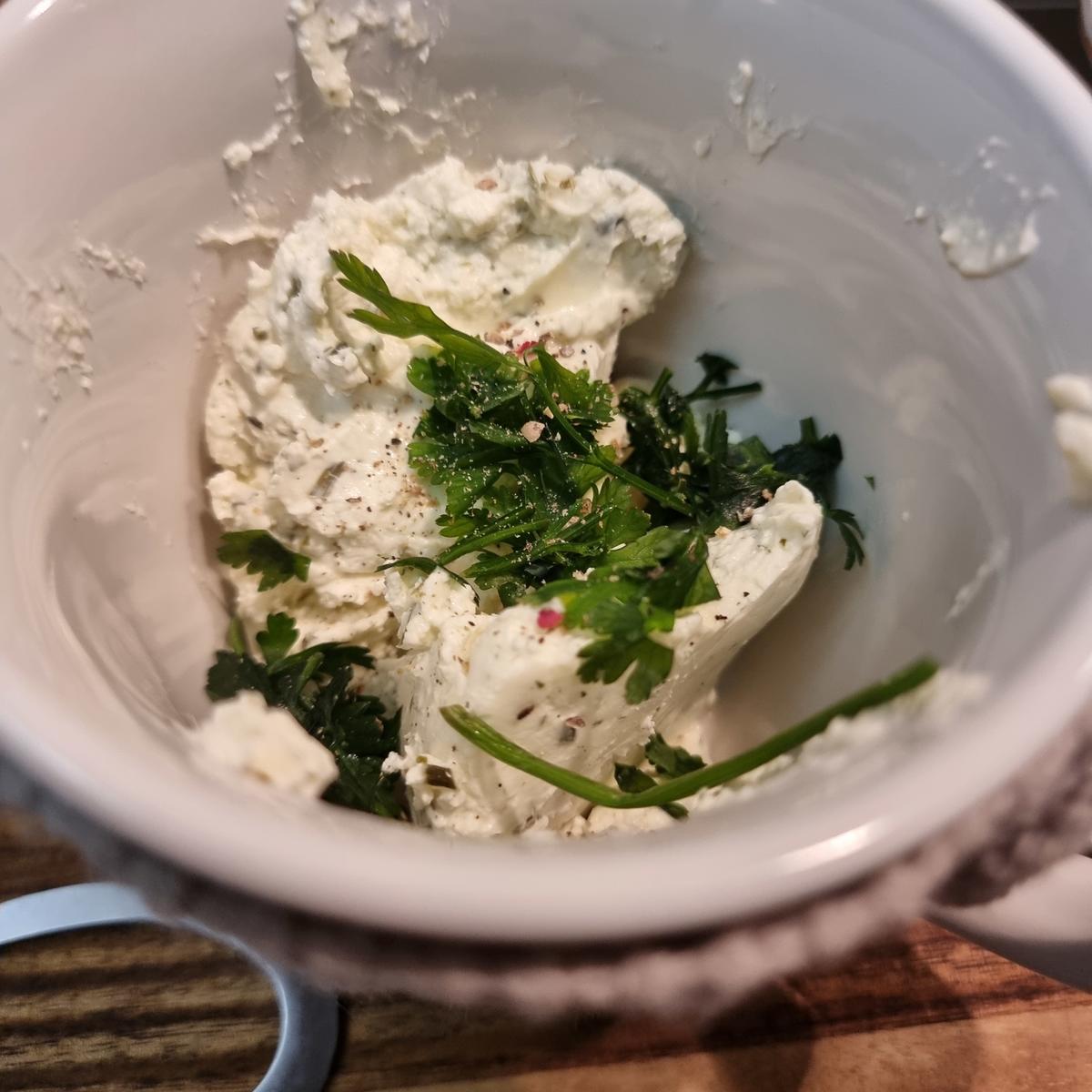 Brokkolicremesuppe mit Frischkäsenocken - Rezept - Bild Nr. 17513
