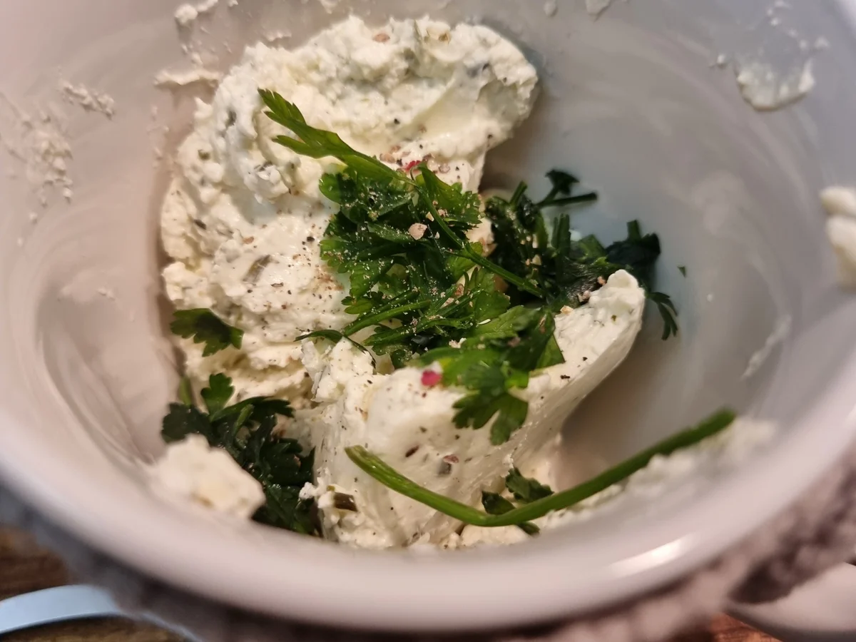 Rezept: Brokkolicremesuppe mit Frischkäsenocken Bild Nr. 17513 Brokkolicremesuppe mit Frischkäsenocken - Rezept - Bild Nr. 17513