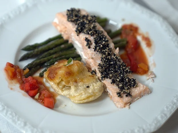 Lachs mit Erdbeerfeuer und Frühlingsgrün - Rezept - Bild Nr. 17507