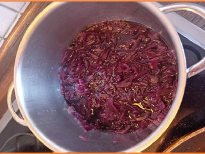 Rezept: Schwartenwurst mit Rotkohl und Drillingen Bild Nr. 6 Schwartenwurst mit Rotkohl und Drillingen - Rezept - Bild Nr. 6
