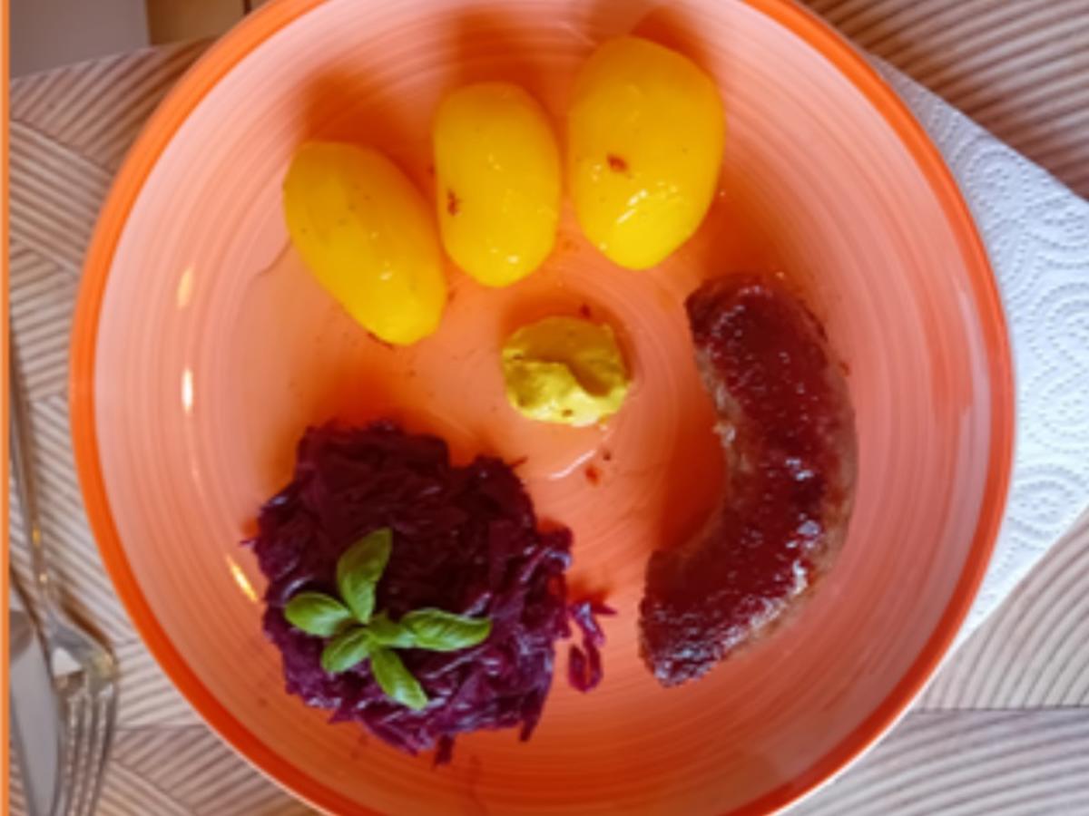 Schwartenwurst mit Rotkohl und Drillingen - Rezept - Bild Nr. 8
