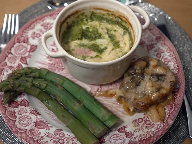 Spargel mit Sauce hollandaise an Steak au Four - Rezept - Bild Nr. 3