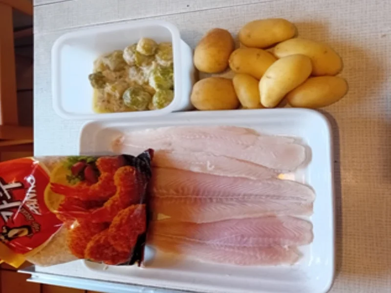 Knusper-Pangasius-Fischfilet mit Rahm-Rosenkohl und Drillingen - Rezept - Bild Nr. 3